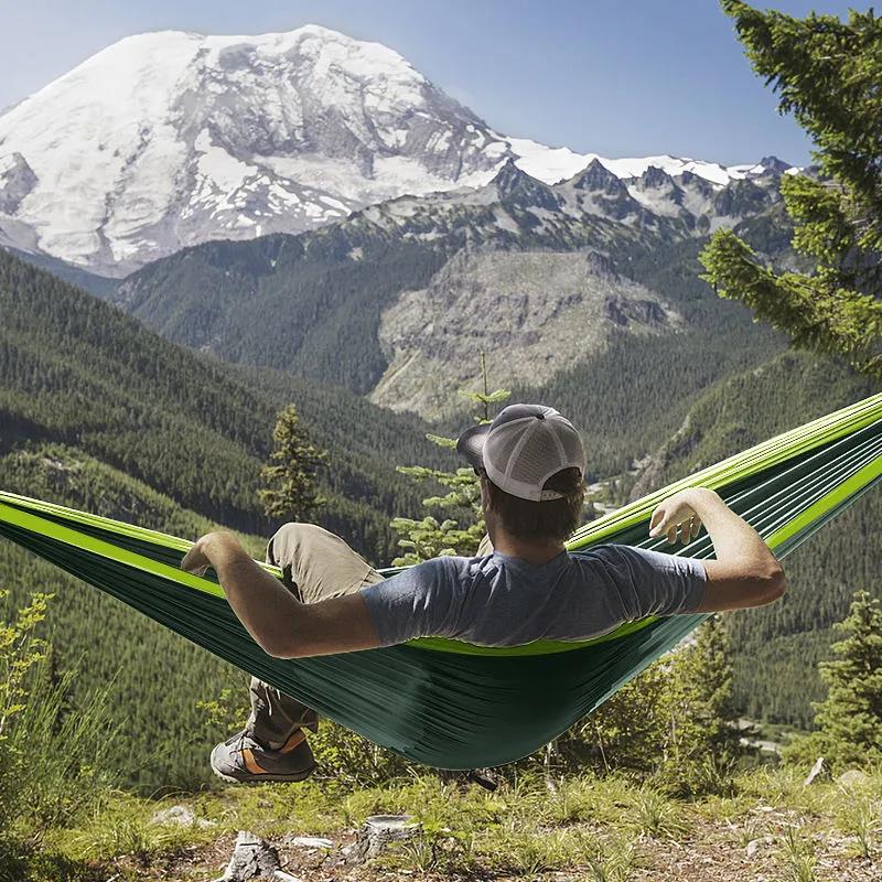 Hamac hikerjoy forest green cu priveliște spre munți înzăpeziți