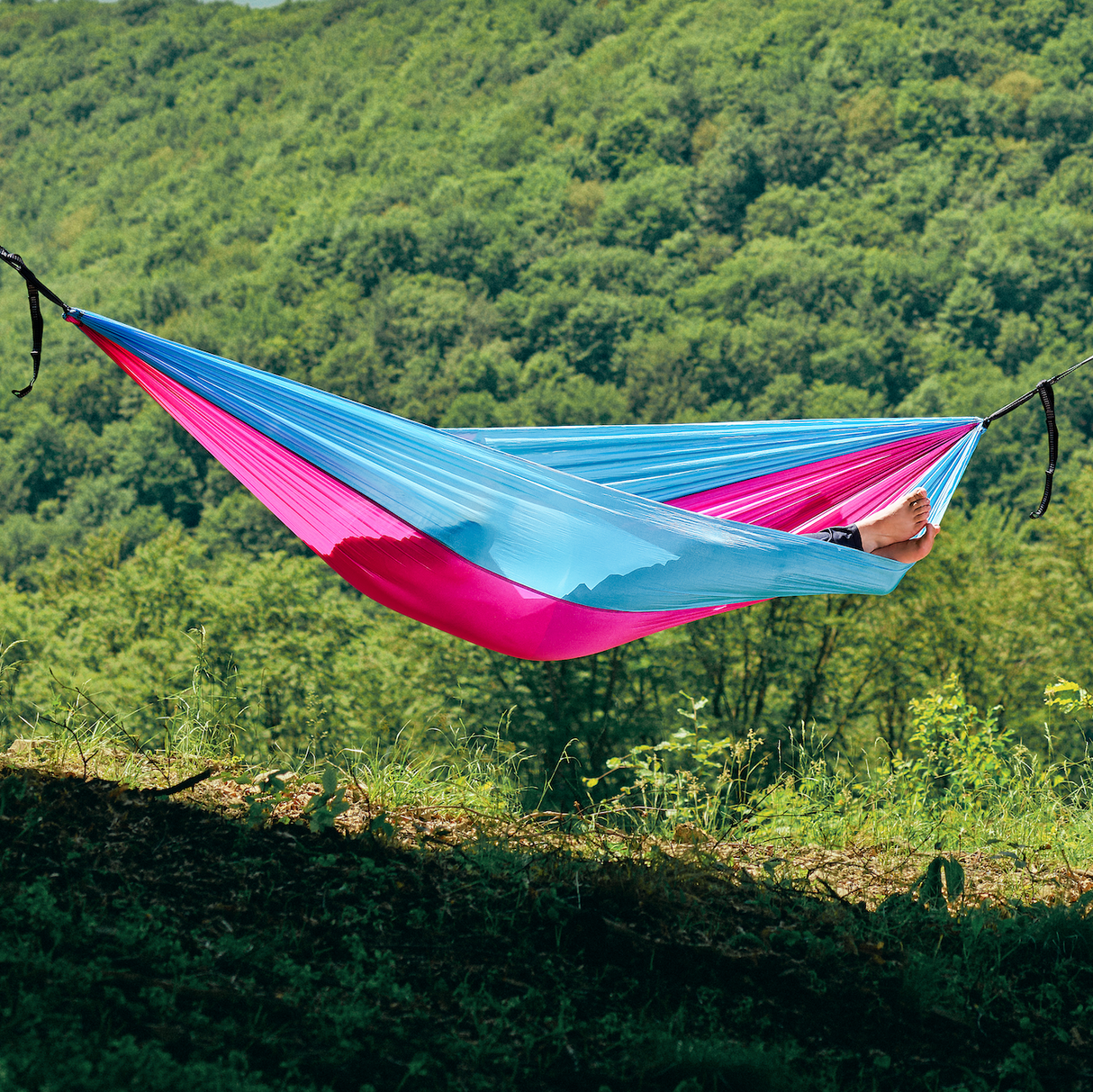Hamac hikerjoy roz cu albastru deschis, nylon parașută 210T, capacitate 225 kg pentru camping