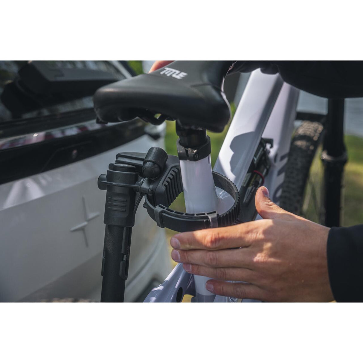 Suport pentru 3 biciclete, Thule VeloLite, cu prindere pe carligul de remorcare