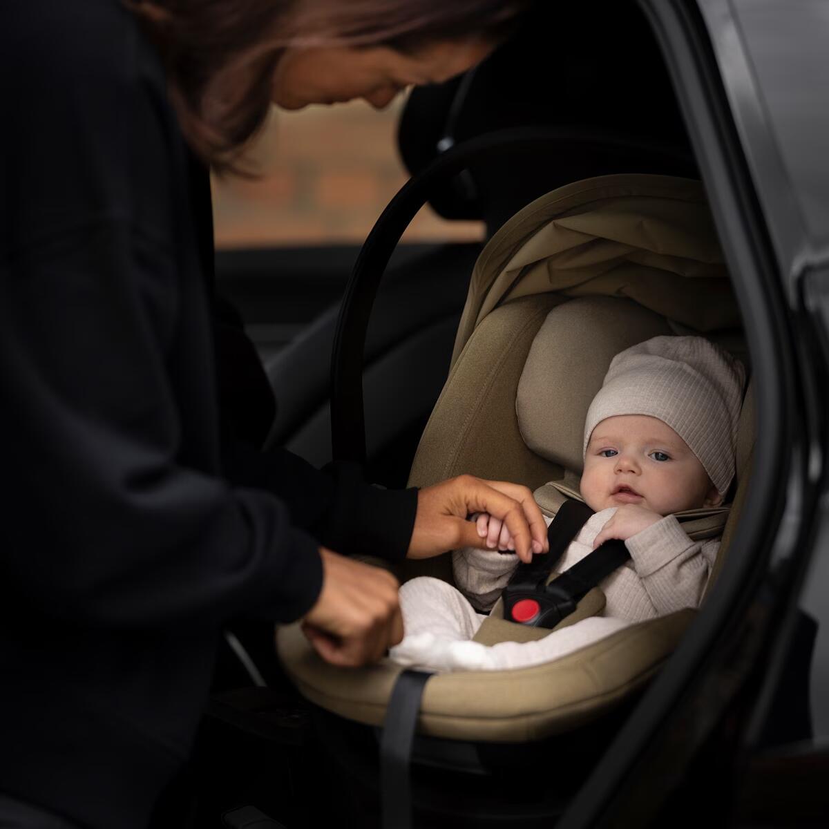 Scaun auto Thule Maple pentru bebeluși 0 - 15 luni Fading Khaki