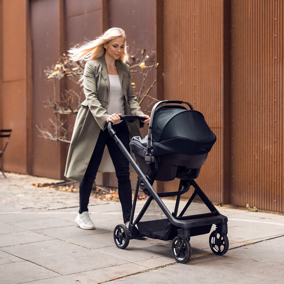 Carucior Thule Shine Black