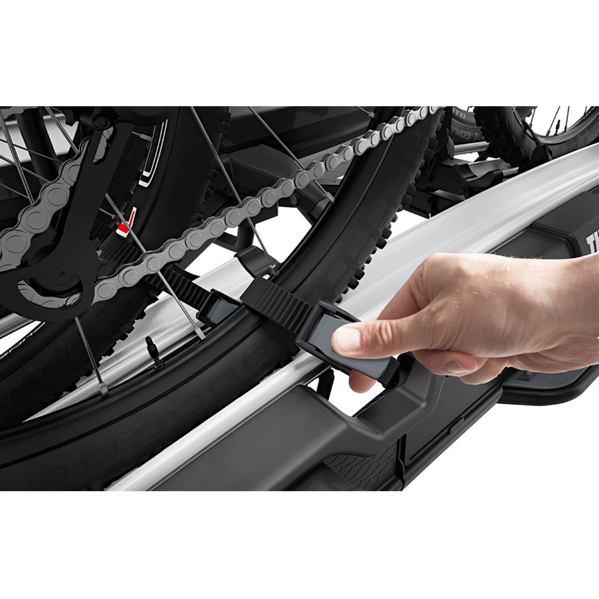 Suport  pentru 3 biciclete Thule VeloSpace 939 XT3 cu prindere pe carligul de remorcare (13pini) Argintiu/Negru