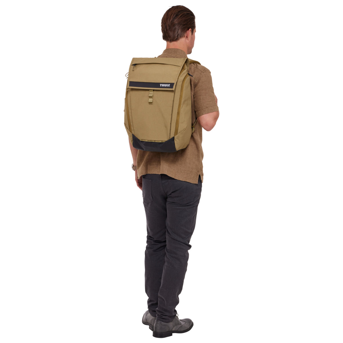Rucsac urban cu compartiment laptop Thule Paramount, 27L, Nutria brown (model 2023)