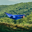 Hamac hikerjoy PRO albastru, material ripstop 70D rezistent, capacitate 300 kg pentru camping și drumeții