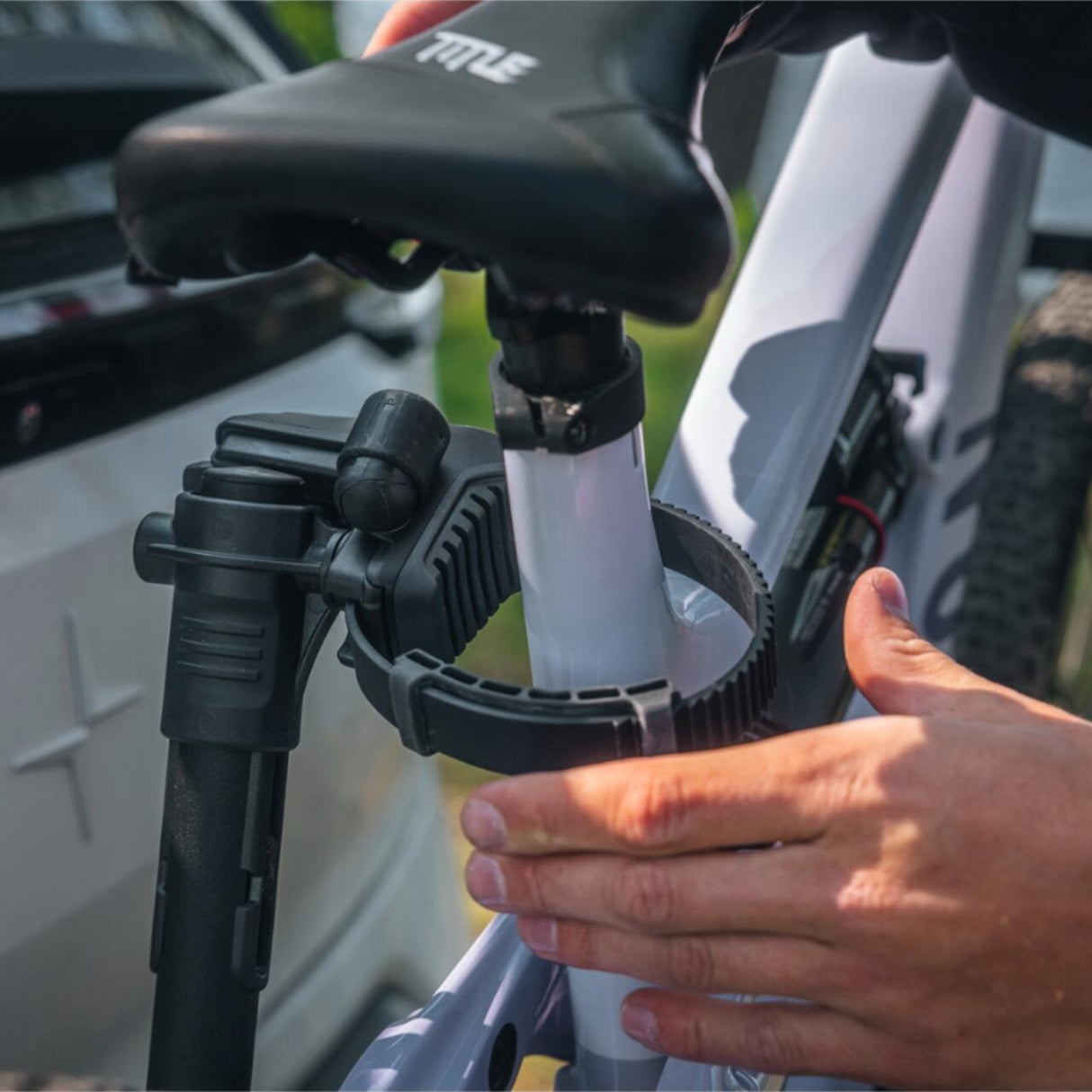 Suport pentru 2 biciclete, Thule VeloLite, cu prindere pe carligul de remorcare