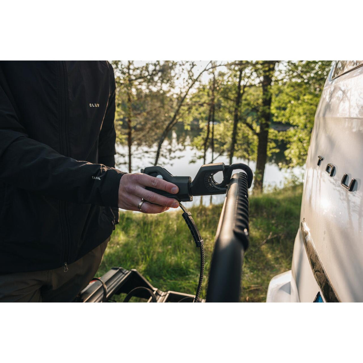 Suport pentru 2 biciclete, Thule VeloSpace 3, cu prindere pe carligul de remorcare