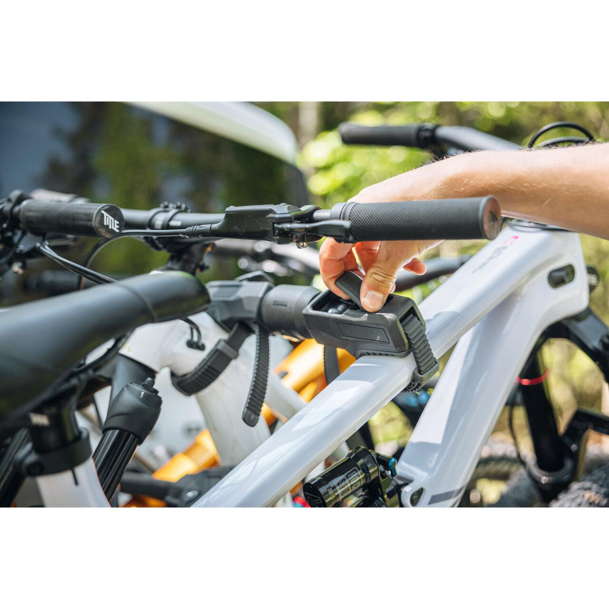 Suport pentru 2 biciclete, Thule VeloSpace 3, cu prindere pe carligul de remorcare