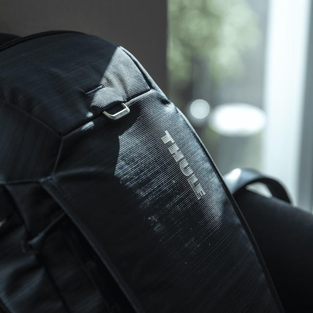Rucsac urban cu compartiment laptop Thule Construct 24L Carbon Blue model 2026