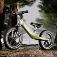 Bicicletă fără pedale Velovity 12″ verde matcha cu roți gonflabile, pentru copii 2–7 ani