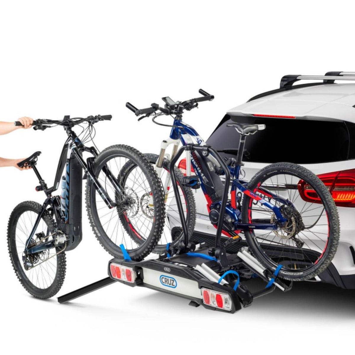 Suport biciclete Cruz Pivot eBike R3 940-509 cu prindere pe carligul de remorcare, pentru 2 biciclete electrice, 13 pini