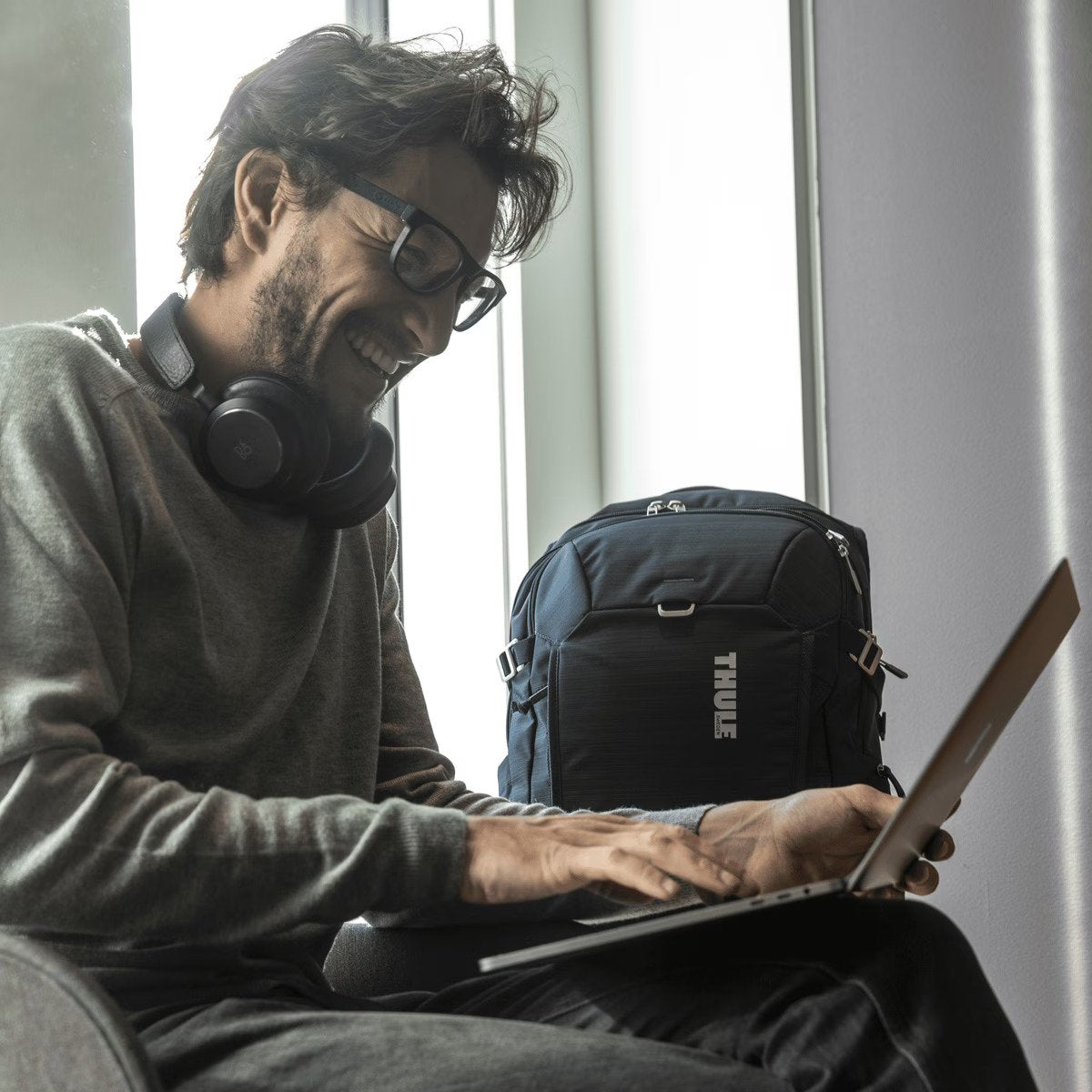Rucsac urban cu compartiment laptop, Thule, Construct, 28L, Albastru inchis