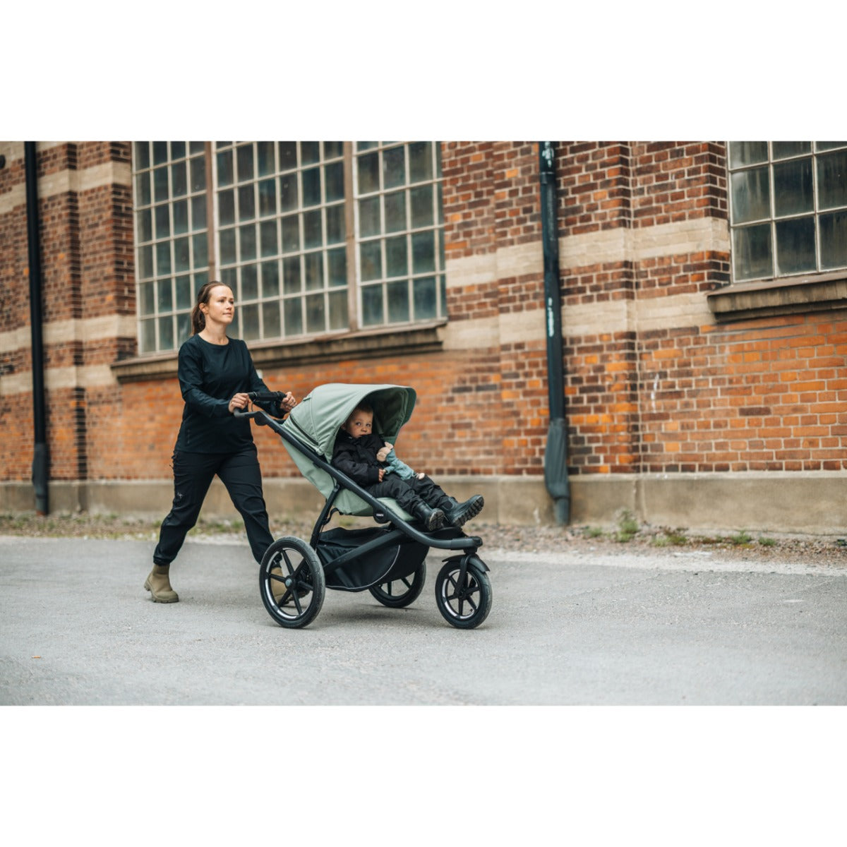 Carucior Thule Urban Glide 3 all-terrain cu catarama hamului magnetica, Mist green
