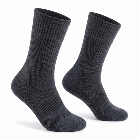 Pereche șosete hiking hikerjoy din lână merino 41,3%, gri închis, mărimea L (39-43), pe fundal alb