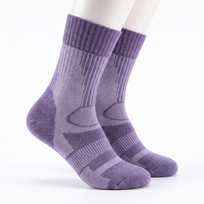 Pereche șosete hiking hikerjoy din lână merino 41,3%, mov, mărimea M (35-38), pe fundal alb