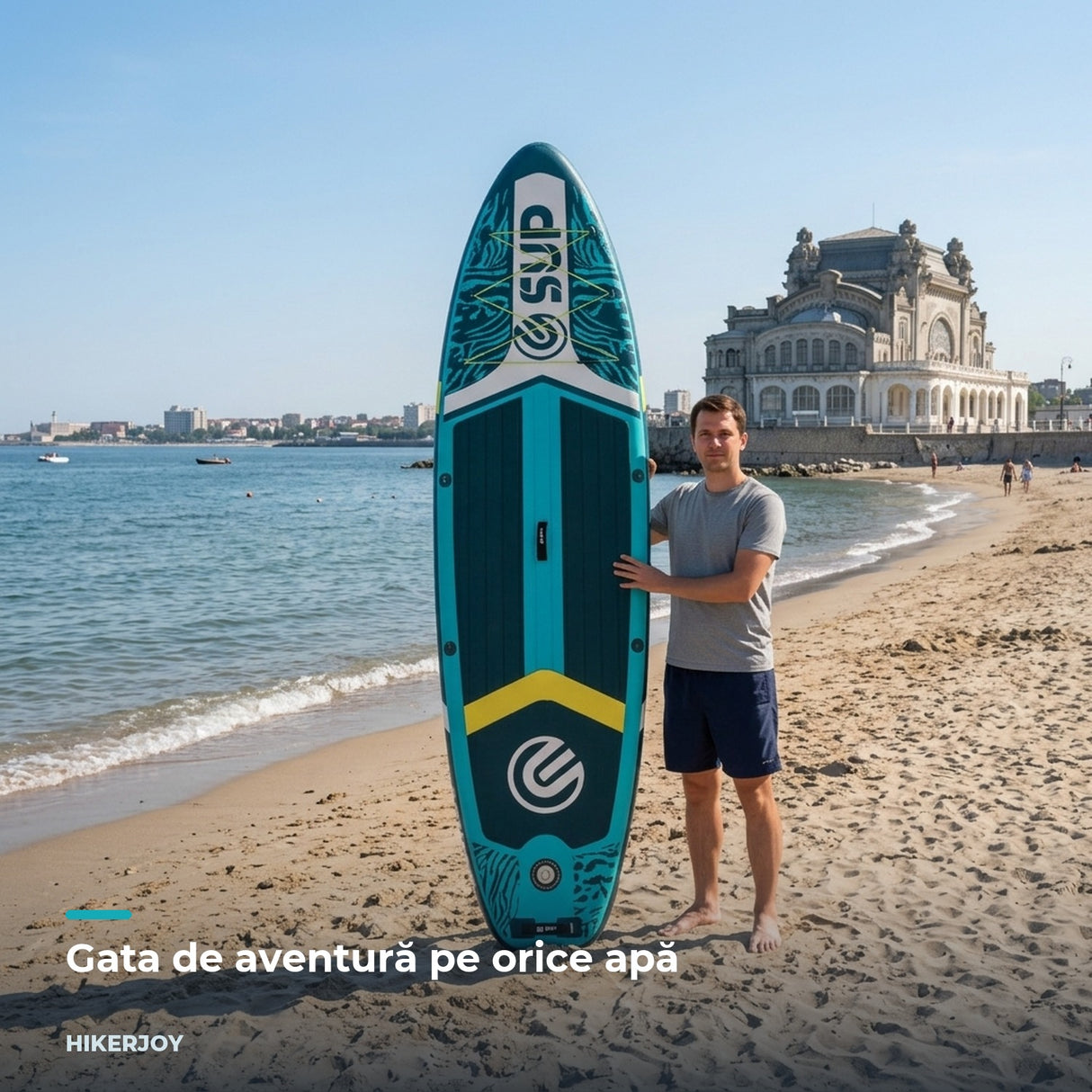 Placă SUP Azure pe plajă, lângă Cazinoul din Constanța